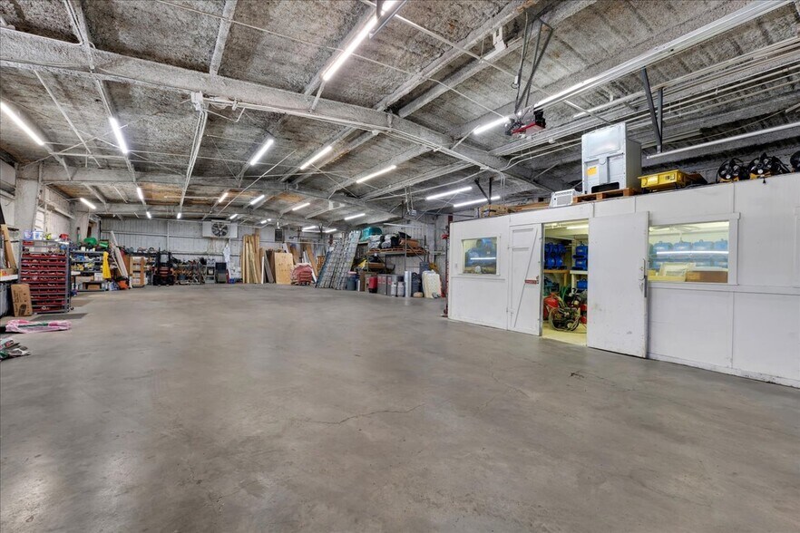 More Photos Of 1518 Petunia Ave, Louisville Warehouse For Sale