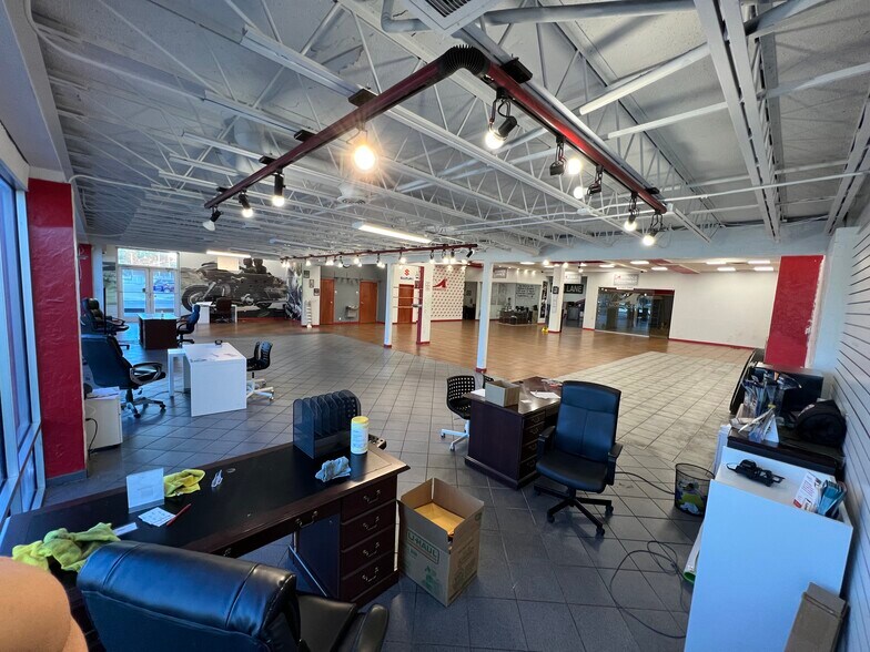 More Photos Of 7000 Park Blvd, Pinellas Park Freestanding For Lease