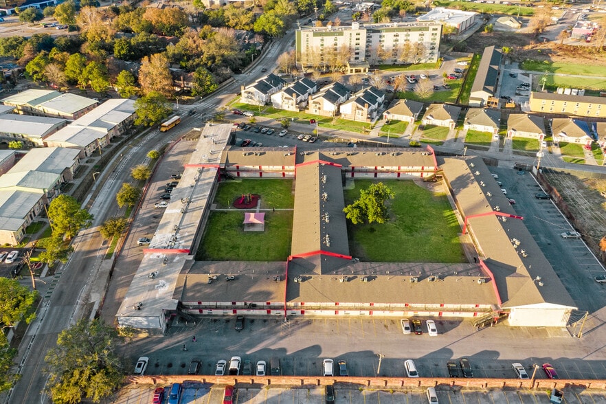 More Photos Of 3300 Garden Oaks Dr, New Orleans Apartments For Sale