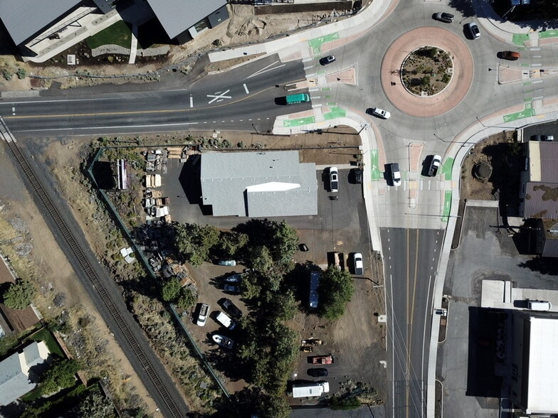 More Photos Of 625 SE 9th St, Bend Warehouse For Sale