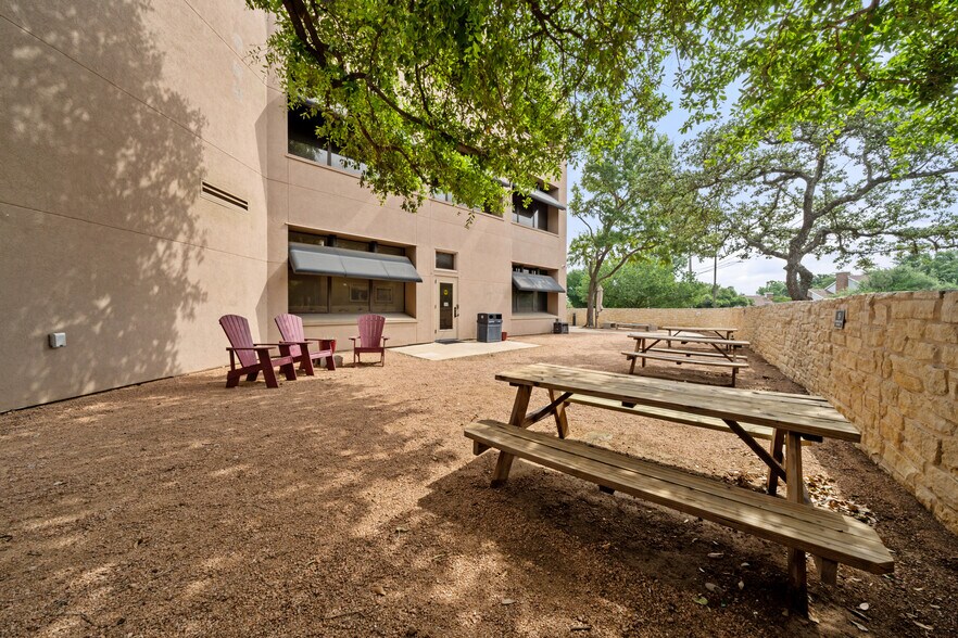 More Photos Of 7620 Guadalupe St, Austin Office For Lease
