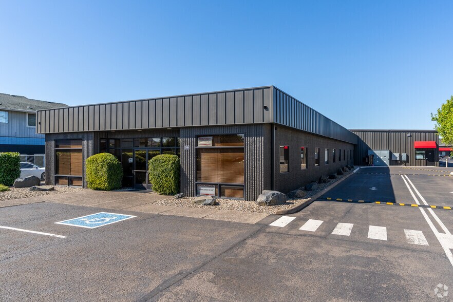 More Photos Of 3400 Main St, Springfield Warehouse For Lease