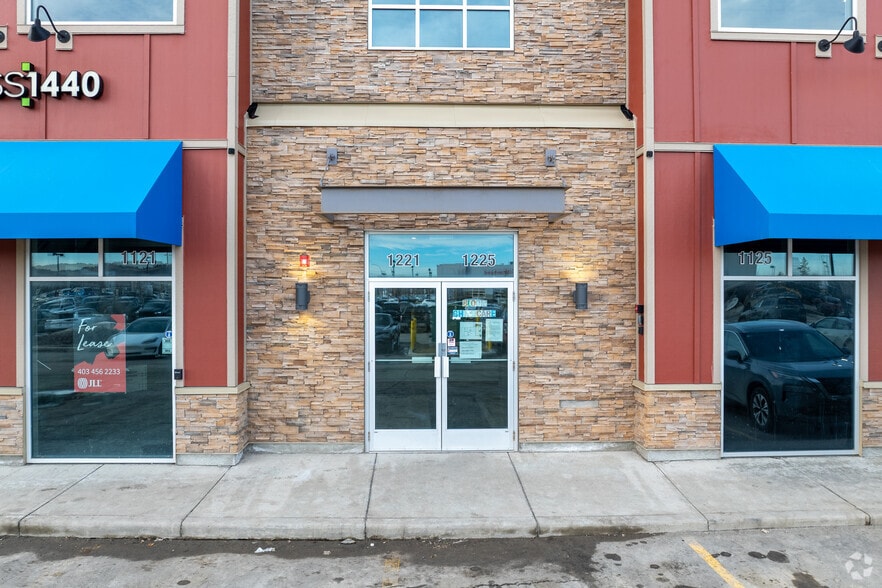 More Photos Of 4 River Heights Dr, Cochrane Storefront For Lease