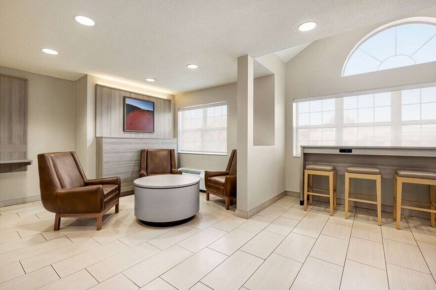More Photos Of 424 20th S St, New Ulm Hotel For Sale