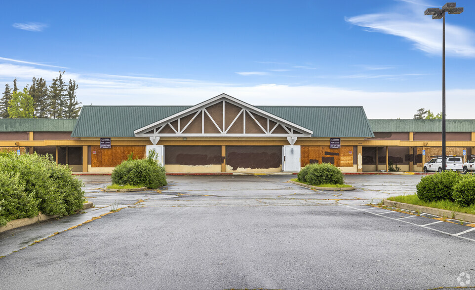 Primary Photo Of 2800 Sisk Rd, Modesto Storefront For Sale