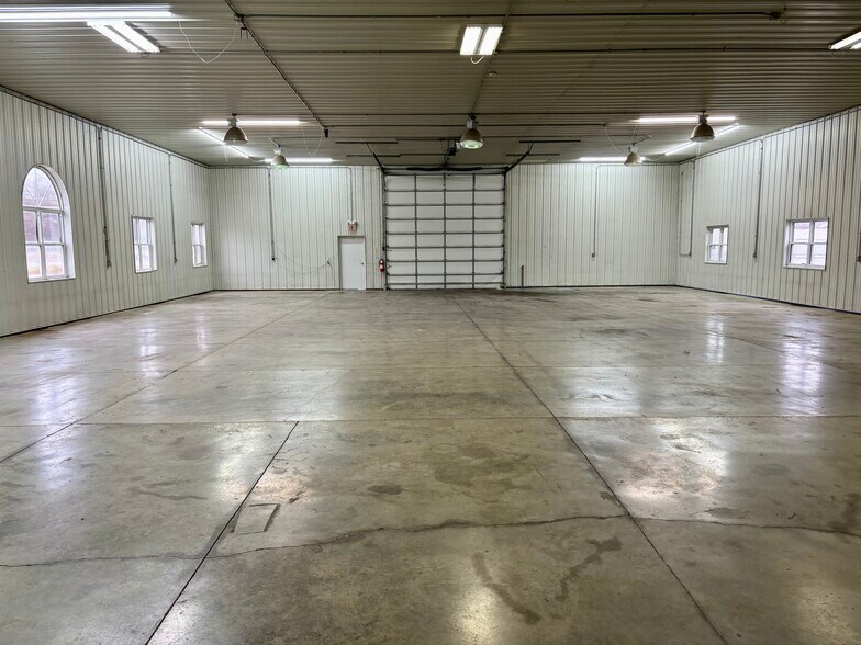 More Photos Of 4979 Massachusetts Ave, Indianapolis Warehouse For Lease