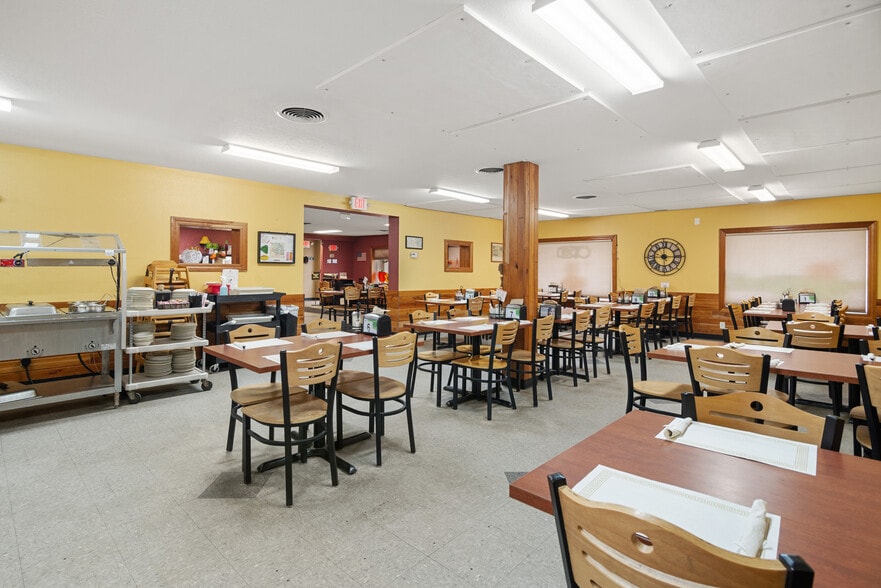 More Photos Of 125 N Newton St, Middleton Restaurant For Sale