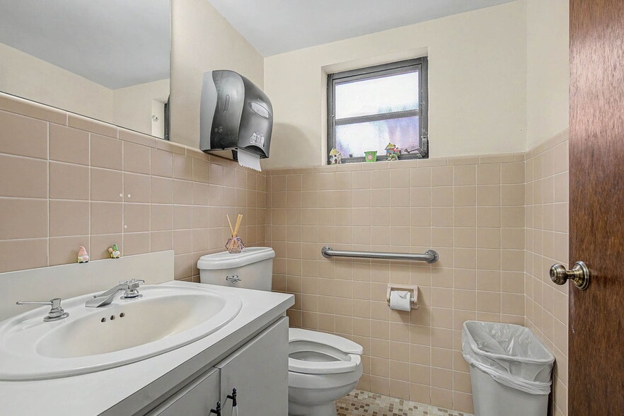 More Photos Of 9440 SW 77th Ave, Miami Office For Sale