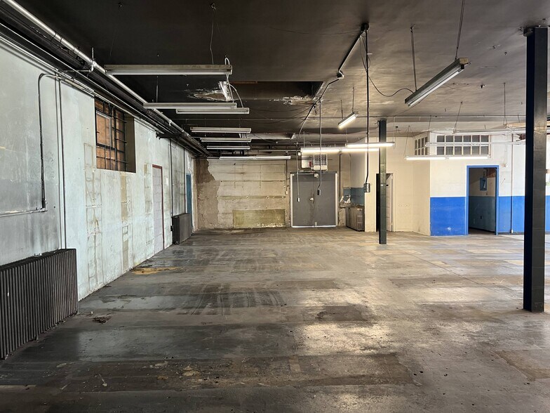 More Photos Of 60 E Rock St, Harrisonburg Light Distribution For Sale