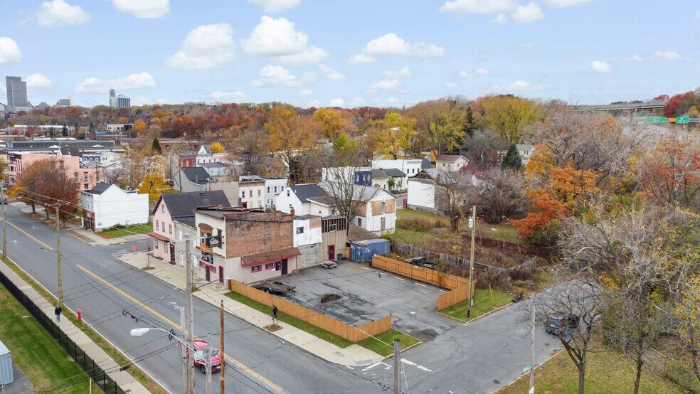 More Photos Of 1118 Broadway, Albany Bar For Sale