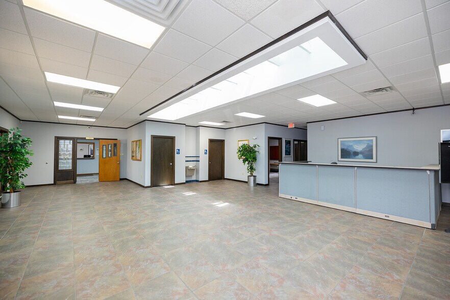 More Photos Of 1020 N Main St, Wichita Medical For Sale