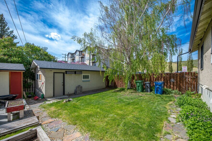 More Photos Of 313 Ross Av, Cochrane Medical For Sale