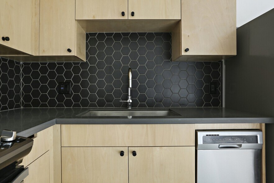 More Photos Of 146 N Vendome St, Los Angeles Apartments For Sale