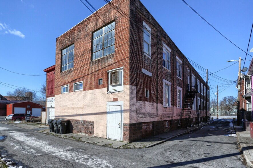 More Photos Of 1347 Howard St, Harrisburg Light Manufacturing For Sale