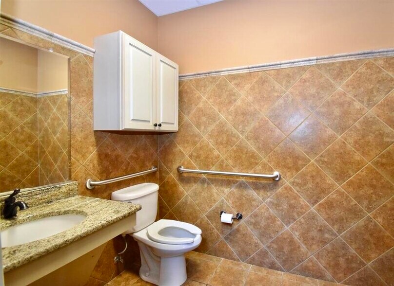 More Photos Of 209 Oil Well Rd, Jackson Healthcare For Lease