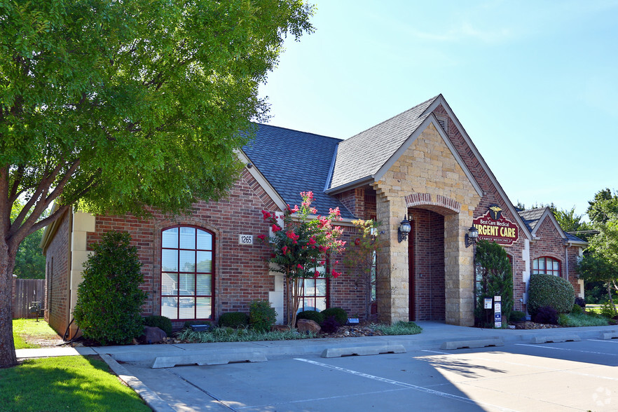 Primary Photo Of 1265 E 33rd St, Edmond Medical For Lease