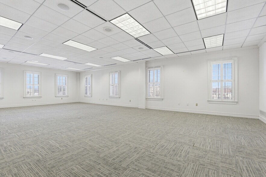 More Photos Of 201 W Main St, Laurens Medical For Lease