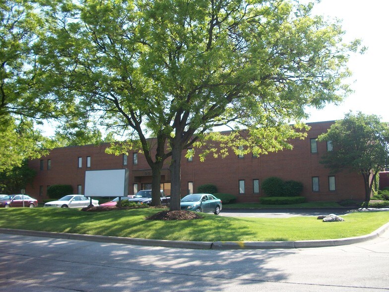 More Photos Of 909 S Route 83, Elmhurst Office For Lease