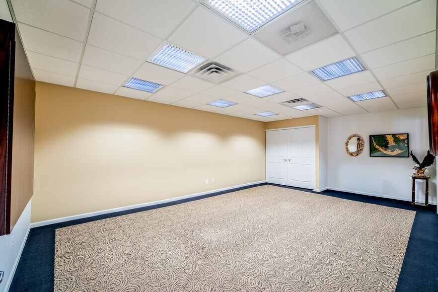 More Photos Of 4615-4621 S Wayne Rd, Wayne Storefront For Sale