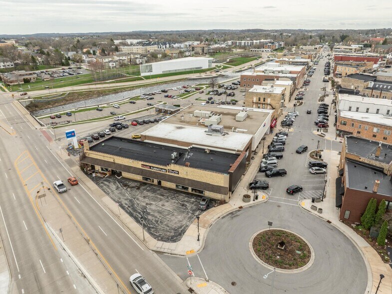 More Photos Of 337 N Main St, West Bend General Retail For Lease