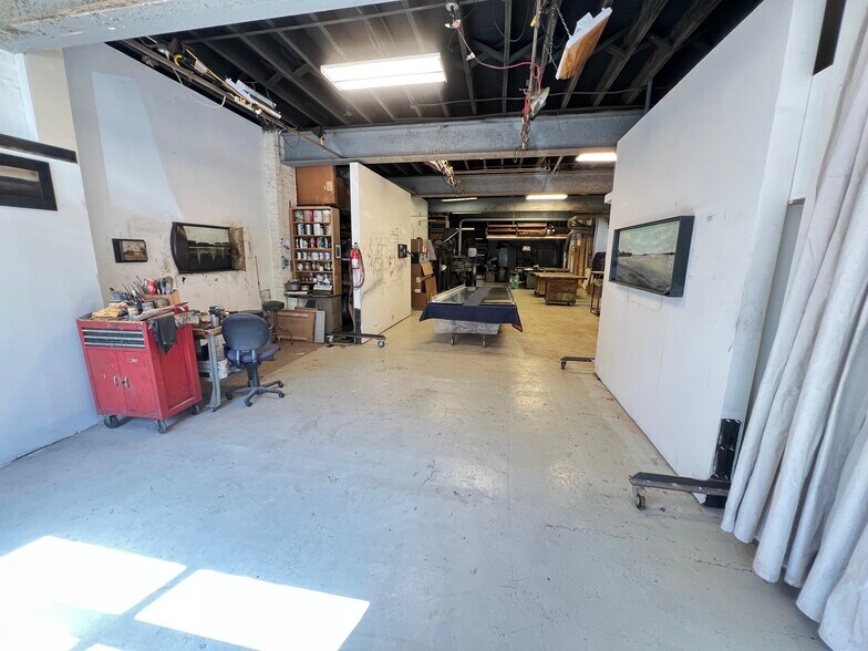More Photos Of 1438-1442 Light St, Baltimore Showroom For Sale