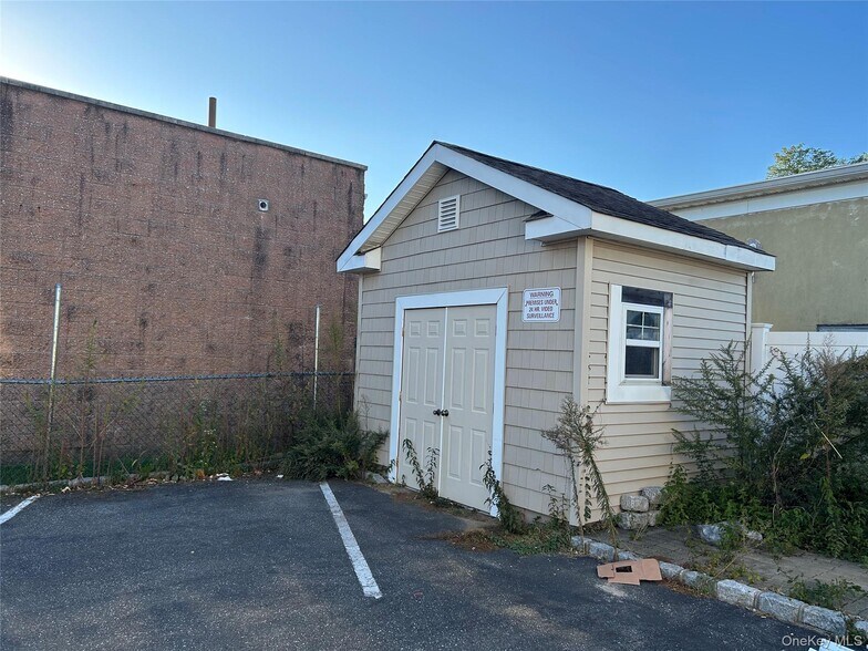 More Photos Of 361 Union Blvd, West Islip Office For Sale