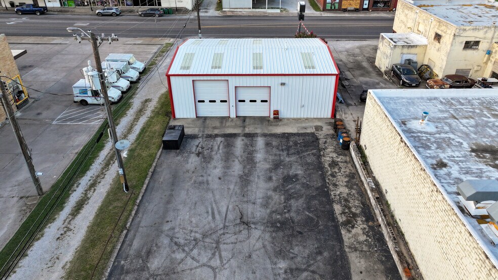 More Photos Of 108 E Wise St, Bowie Specialty For Sale