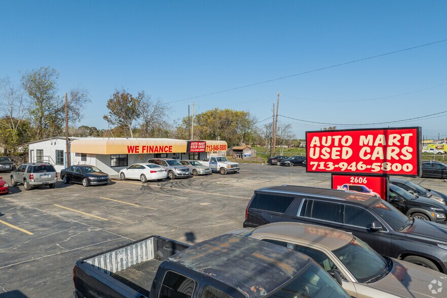 More Photos Of 2606 Shaver St, Pasadena Auto Dealership For Lease