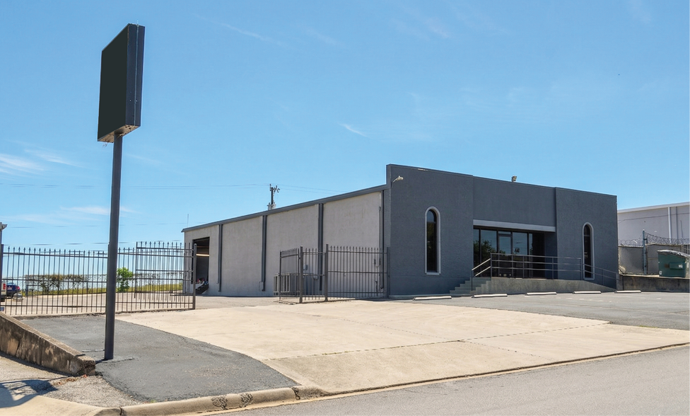 Primary Photo Of 11922 Warfield St, San Antonio Warehouse For Sale