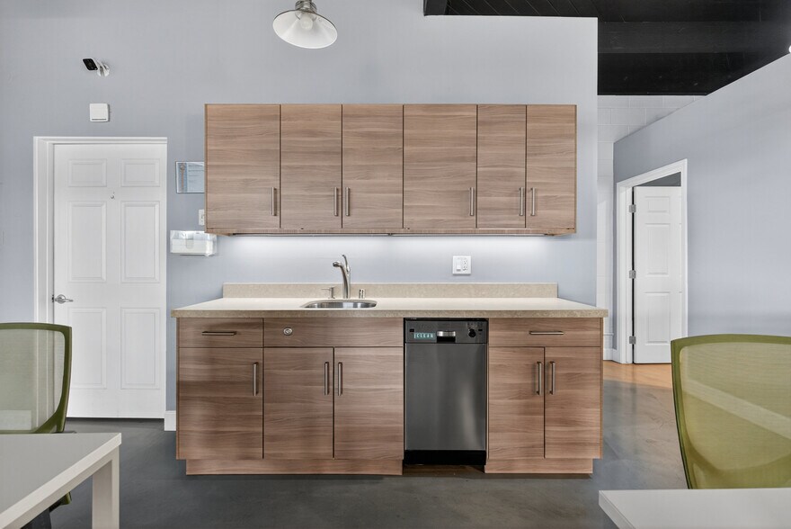 More Photos Of 401 Torrance Blvd, Redondo Beach Unknown For Lease