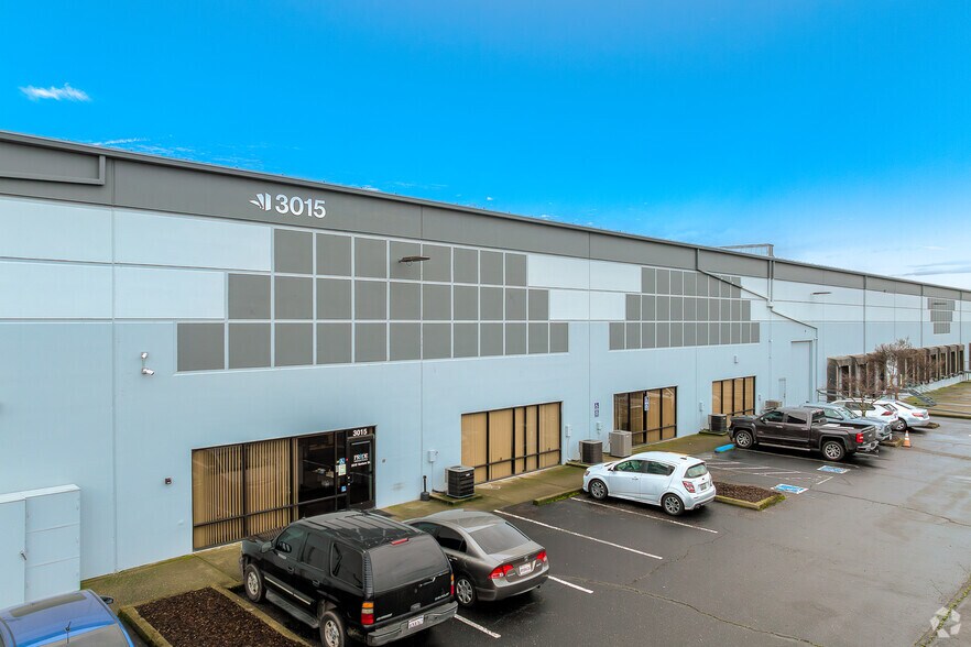 More Photos Of 3071 Venture Dr, Lincoln Warehouse For Lease