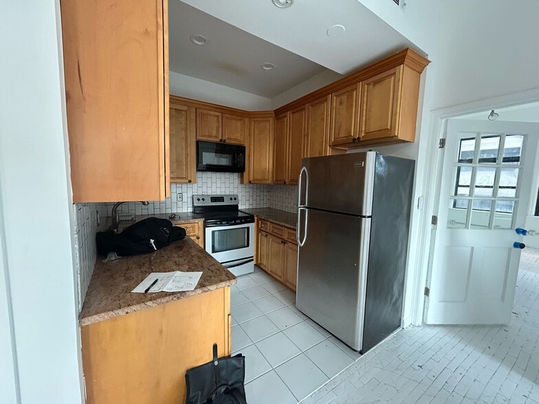 More Photos Of 40 Water St, New York Office Residential For Lease