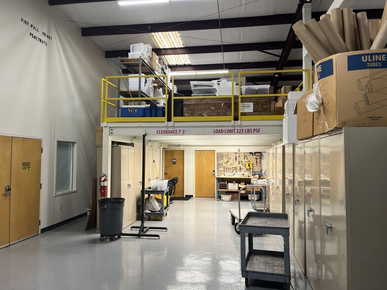 More Photos Of 3320 McLemore Dr, Pensacola Flex For Sale