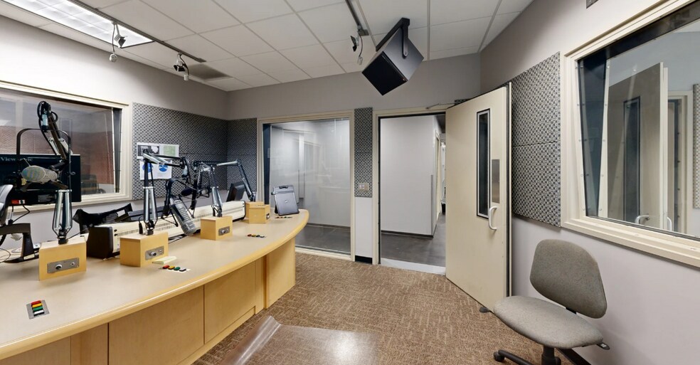 More Photos Of 825 S Kansas Ave, Topeka General Retail For Sale