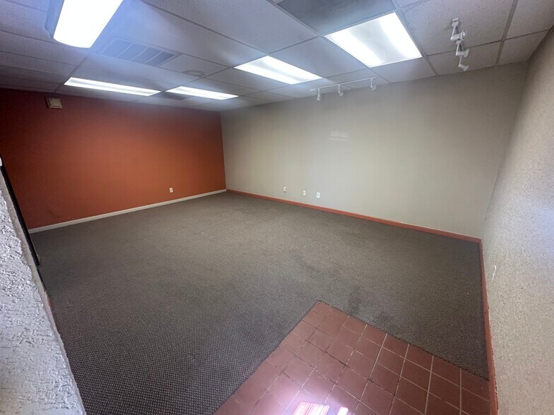 More Photos Of 4940-4950 Iris St, Wheat Ridge Light Manufacturing For Lease