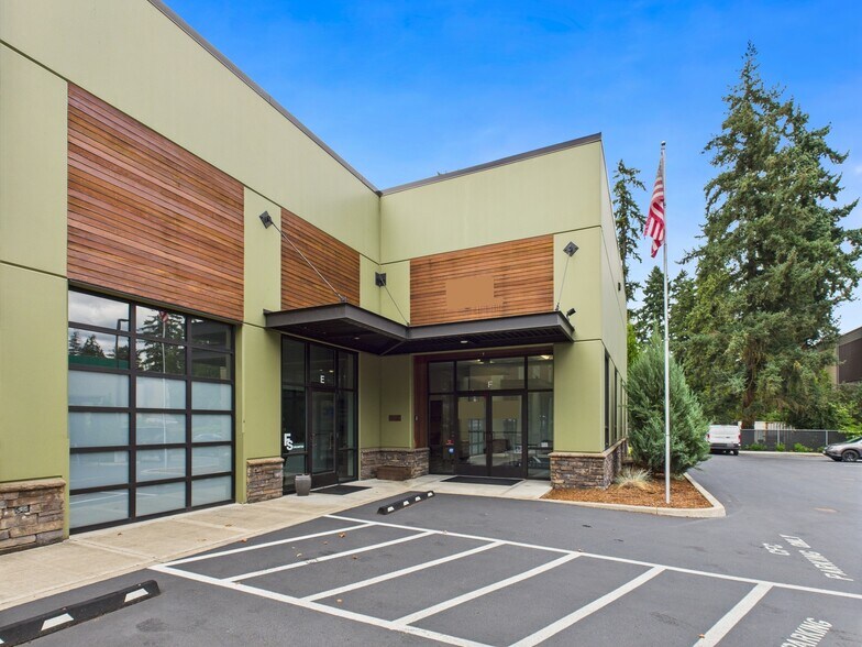 More Photos Of 5755 Willow Ln, Lake Oswego Showroom For Lease