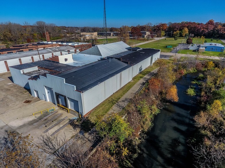 More Photos Of 331 Miller St, Benton Harbor Warehouse For Lease