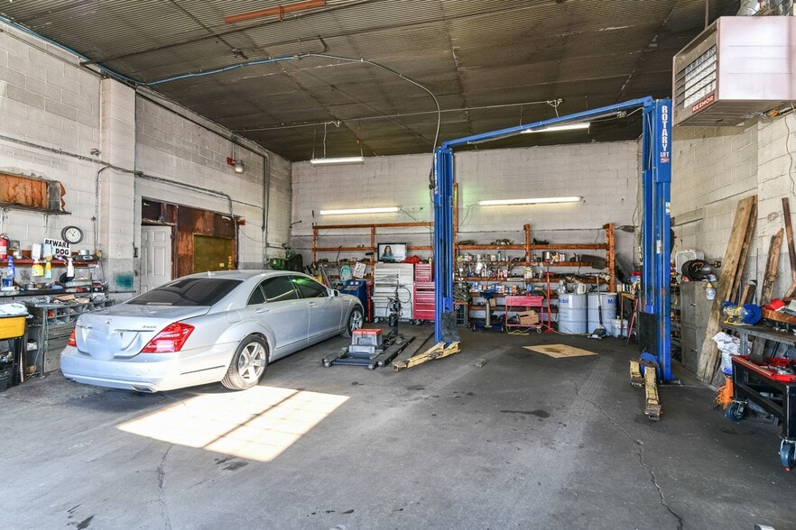 More Photos Of 715 W 30th St, Indianapolis Auto Repair For Sale