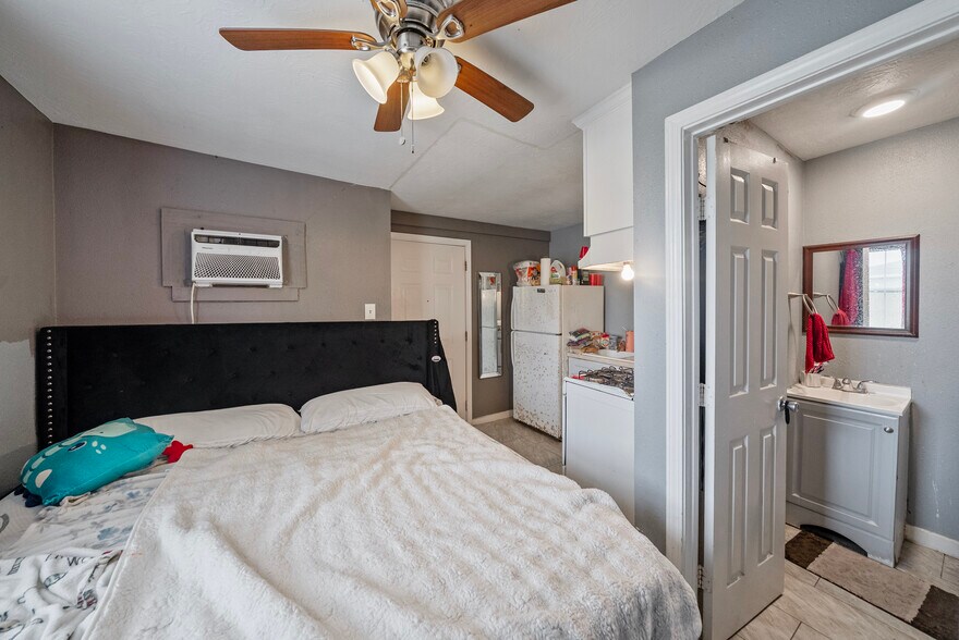 More Photos Of 7938 Kerr St, Houston Apartments For Sale