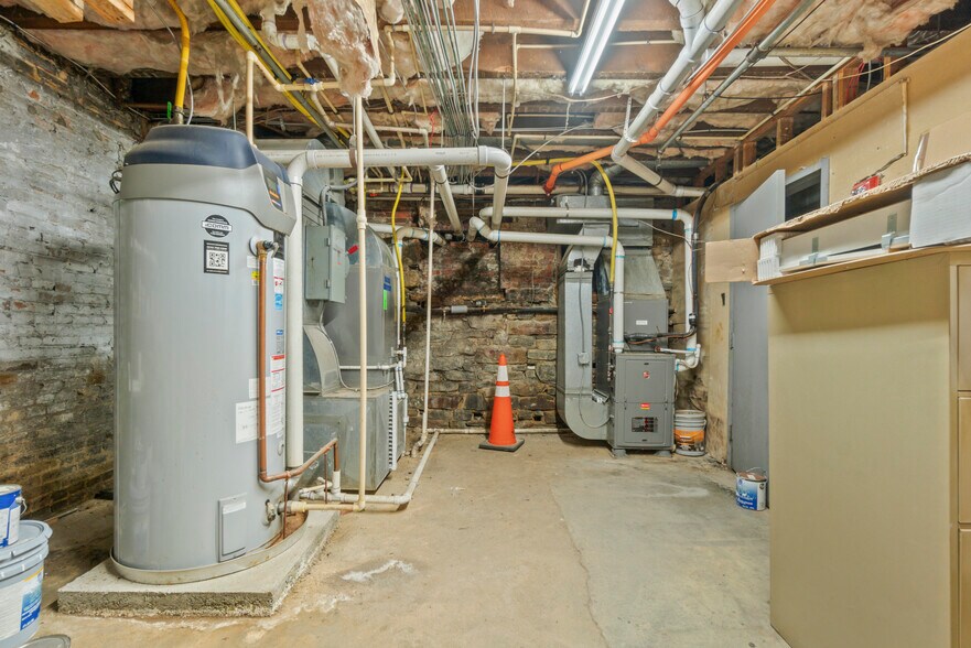 More Photos Of 429 N Eutaw St, Baltimore Office For Sale