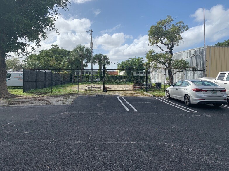 More Photos Of 2221 NW 18th St, Pompano Beach Warehouse For Lease
