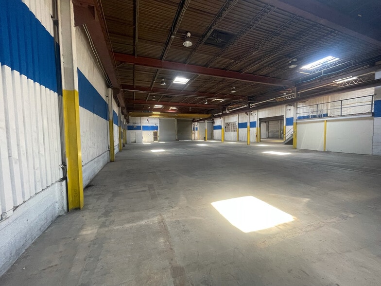 More Photos Of 9129 Euclid Ave, Manassas Warehouse For Lease