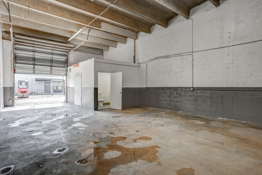 More Photos Of 14080-14118 SW 139th Ct, Miami Light Manufacturing For Lease