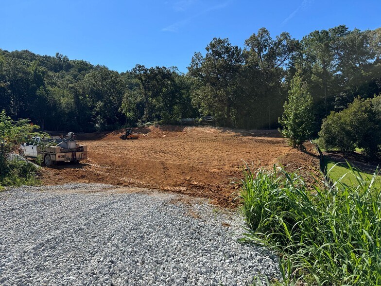 More Photos Of 300 Midridge Ln, Pelham Warehouse For Lease