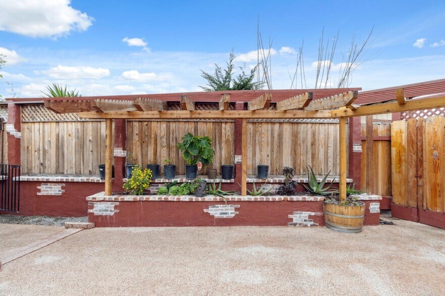 More Photos Of 1637 Del Monte Blvd, Seaside Storefront For Sale