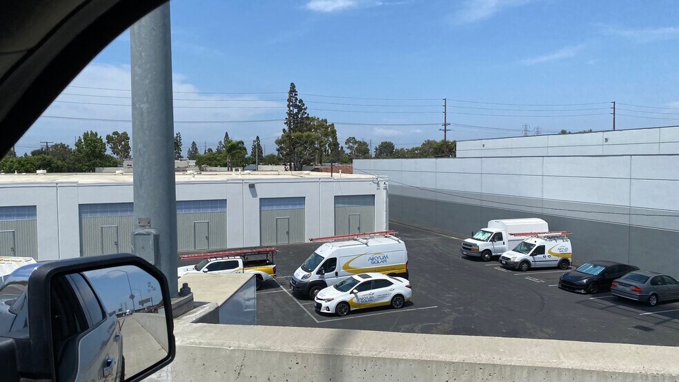 More Photos Of 7212-7256 Garden Grove Blvd, Westminster Warehouse For Lease