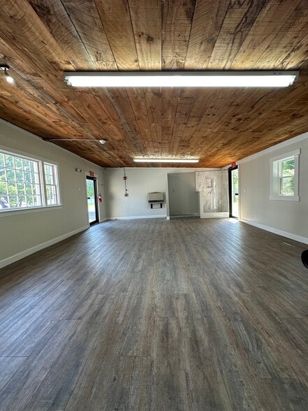 More Photos Of 326 Main St, Northborough Freestanding For Sale