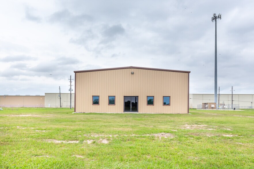 More Photos Of 2245 Randon Dyer, Rosenberg Warehouse For Sale