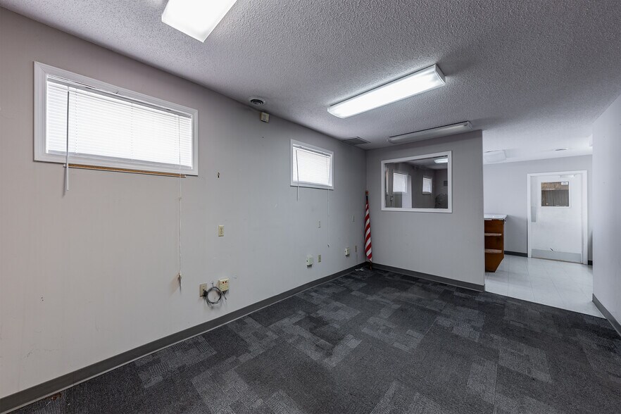 More Photos Of 624 S 7th St, Saint Joseph Industrial For Sale