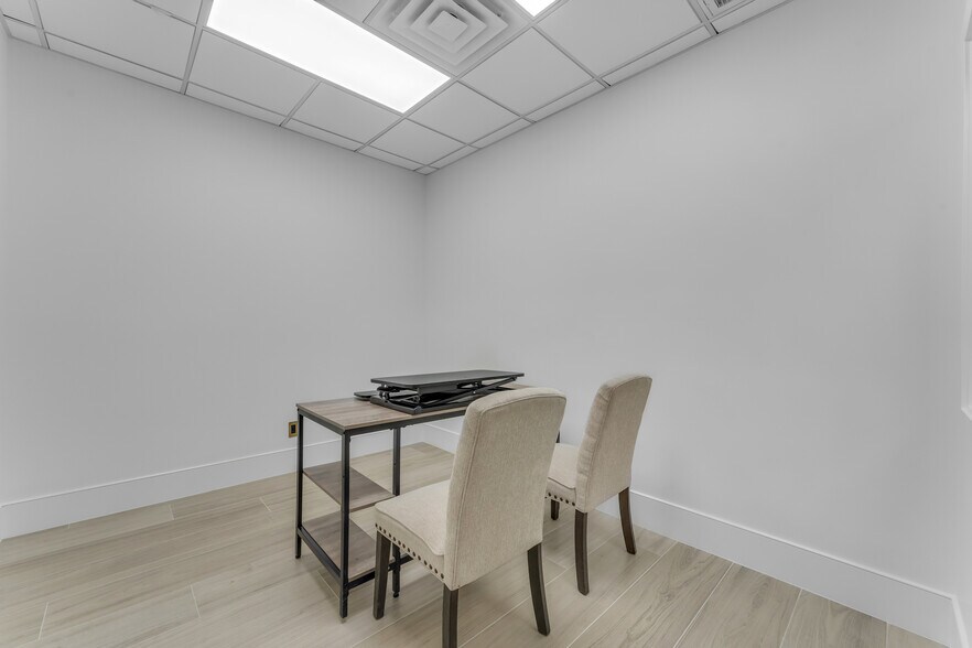 More Photos Of 7845 E Redfield Rd, Scottsdale Showroom For Lease